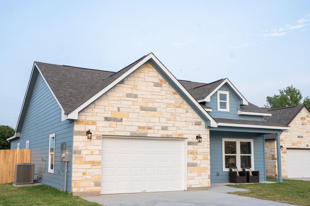 306 String Prairie WAY, Smithville, TX 78957