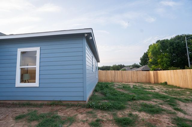 306 String Prairie WAY, Smithville, TX 78957