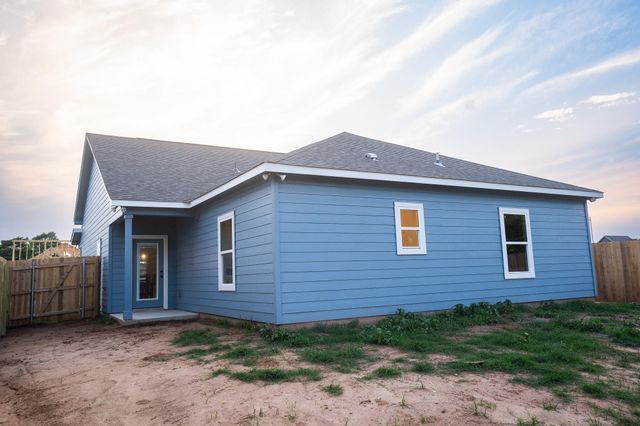 306 String Prairie WAY, Smithville, TX 78957