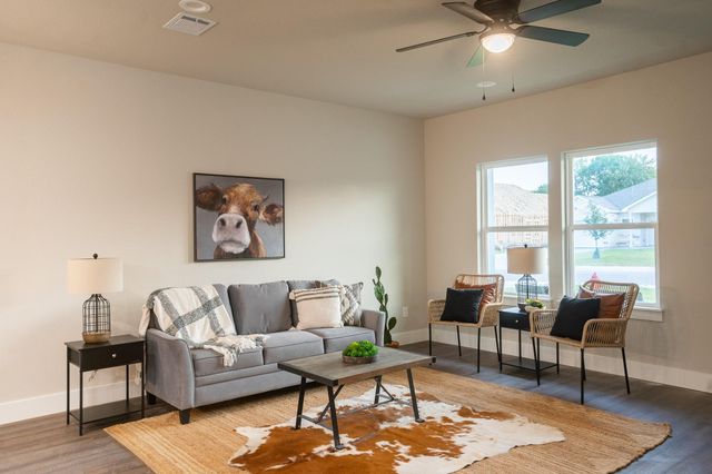306 String Prairie WAY, Smithville, TX 78957