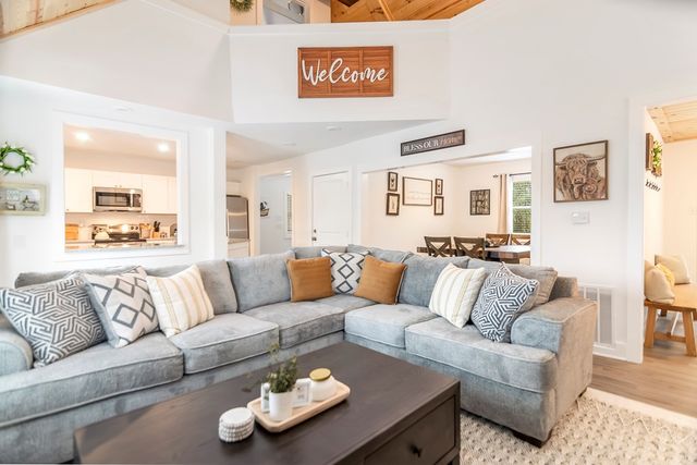 587 E Oak Trace, Jasper, GA 30143