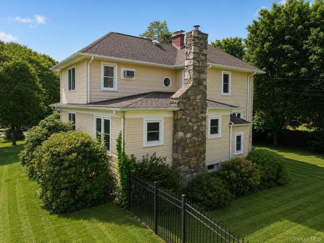 261 Cedar Cliff Road, Monroe, NY 10950