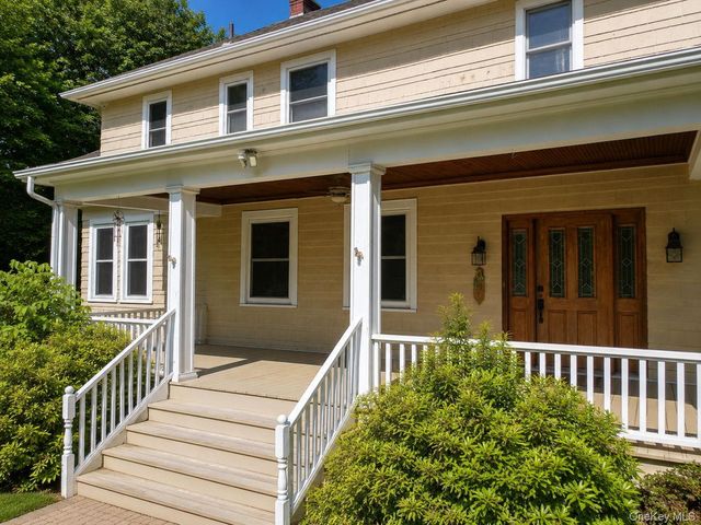 261 Cedar Cliff Road, Monroe, NY 10950