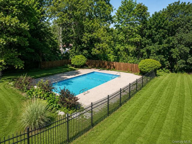 261 Cedar Cliff Road, Monroe, NY 10950