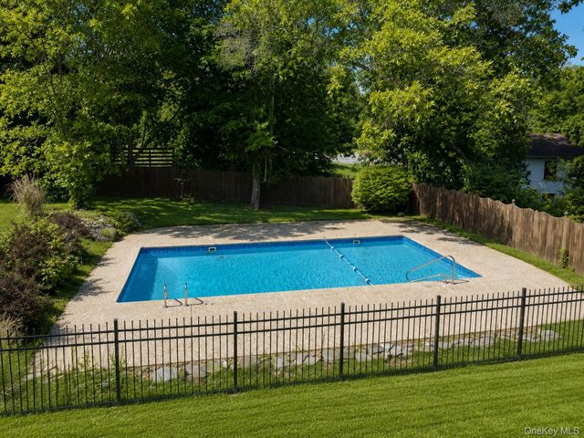 261 Cedar Cliff Road, Monroe, NY 10950