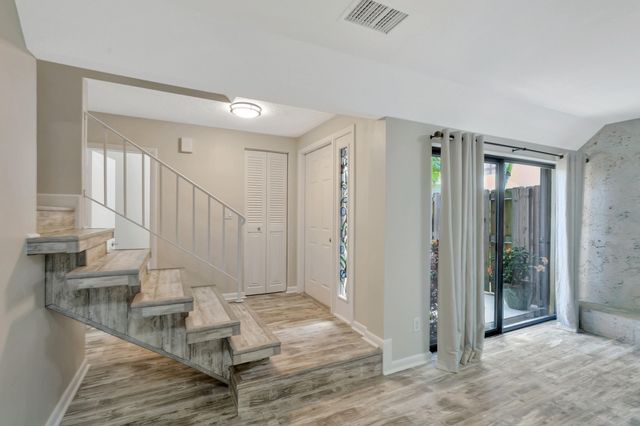 3530 E Gardens East Drive E B, Palm Beach Gardens, FL 33410