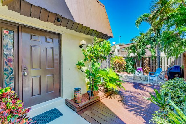 3530 E Gardens East Drive E B, Palm Beach Gardens, FL 33410
