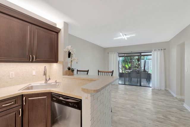 3530 E Gardens East Drive E B, Palm Beach Gardens, FL 33410