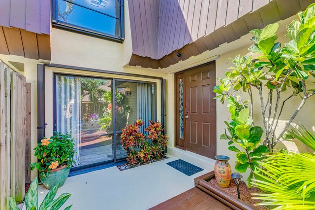 3530 E Gardens East Drive E B, Palm Beach Gardens, FL 33410