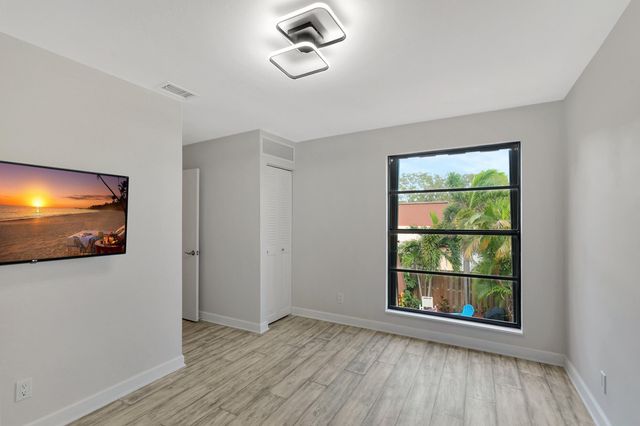 3530 E Gardens East Drive E B, Palm Beach Gardens, FL 33410