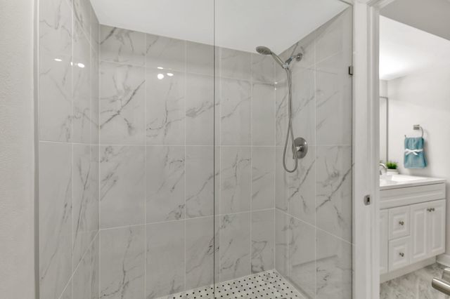 3530 E Gardens East Drive E B, Palm Beach Gardens, FL 33410