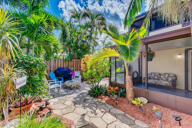 3530 E Gardens East Drive E B, Palm Beach Gardens, FL 33410
