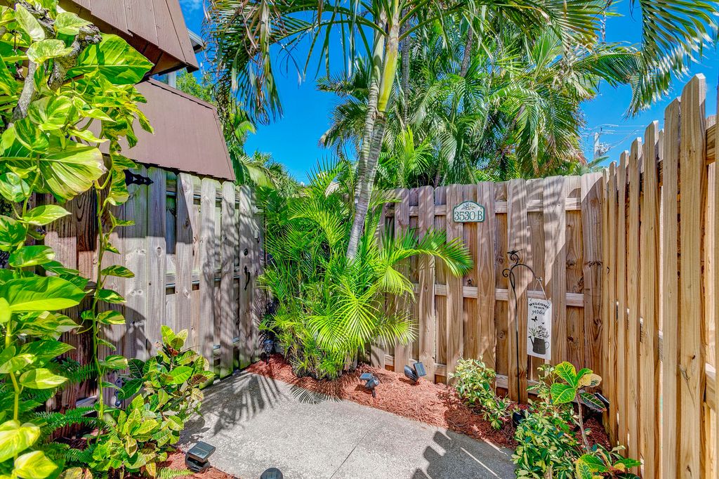3530 E Gardens East Drive E B, Palm Beach Gardens, FL 33410