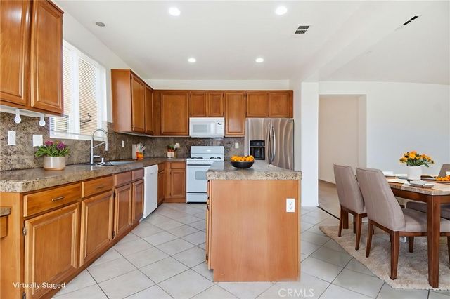 3860 Bella Isola, Perris, CA 92571