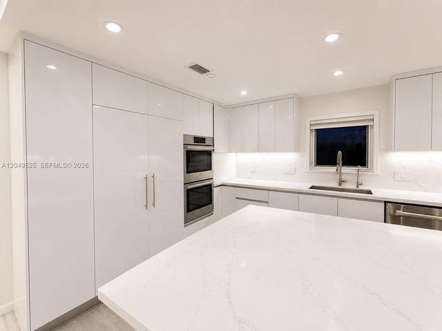 2616 Oakbrook Court, Weston, FL 33332