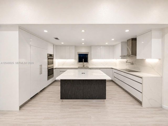 2616 Oakbrook Court, Weston, FL 33332