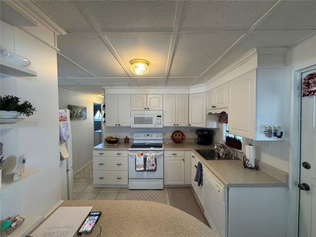 611 IRIS DRIVE, Venice, FL 34293