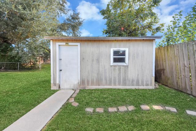 5846 Hirondel Street, Houston, TX 77033