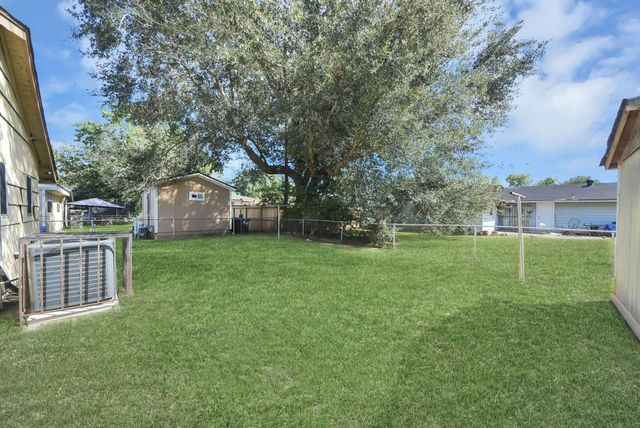 5846 Hirondel Street, Houston, TX 77033