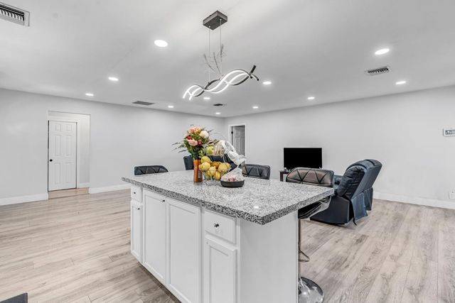 21 E Eden, Fresno, CA 93706