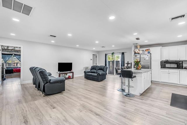 21 E Eden, Fresno, CA 93706