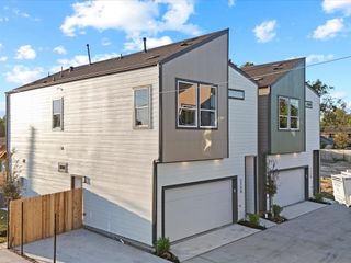 225 Noras Lane E, Houston, TX 77022