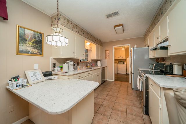 3105 KATHLEEN DR, Longview, TX 75604