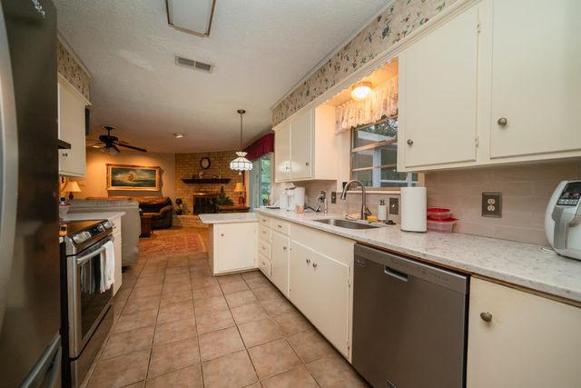 3105 KATHLEEN DR, Longview, TX 75604