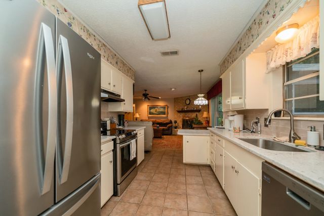 3105 KATHLEEN DR, Longview, TX 75604