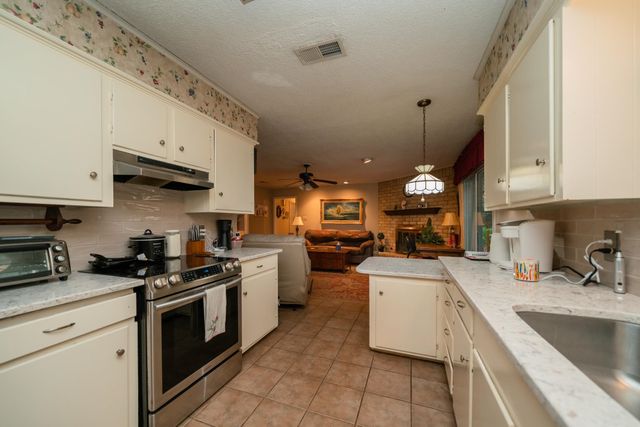 3105 KATHLEEN DR, Longview, TX 75604