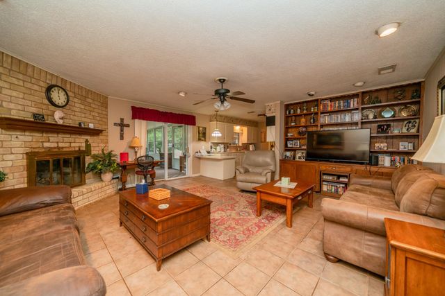 3105 KATHLEEN DR, Longview, TX 75604