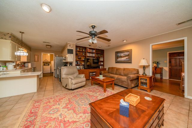 3105 KATHLEEN DR, Longview, TX 75604