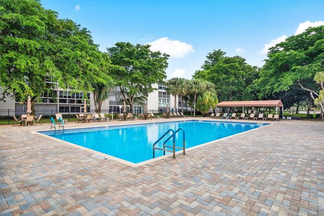 2003 Granada Drive M1, Coconut Creek, FL 33066