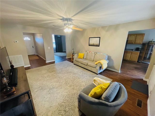 1111 Kimberly Avenue, Berryville, AR 72616