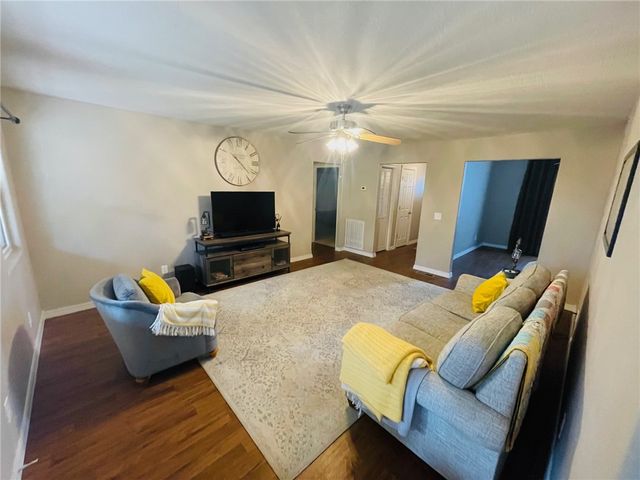 1111 Kimberly Avenue, Berryville, AR 72616