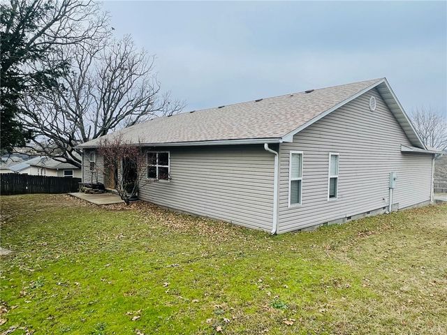 1111 Kimberly Avenue, Berryville, AR 72616