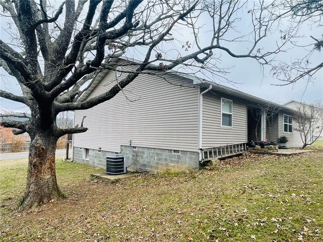 1111 Kimberly Avenue, Berryville, AR 72616