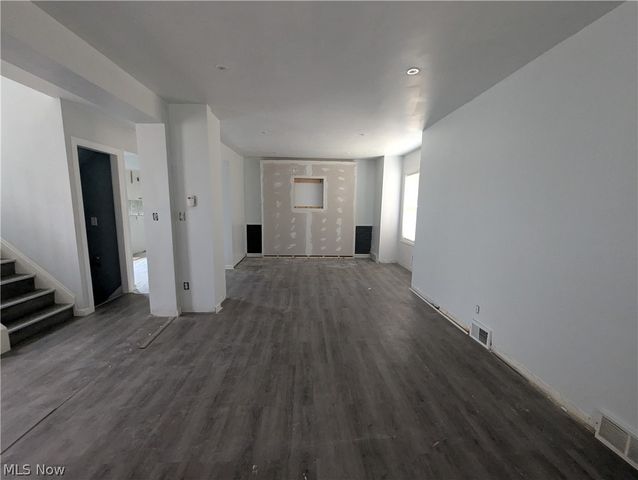 16010 Arcade Avenue, Cleveland, OH 44110