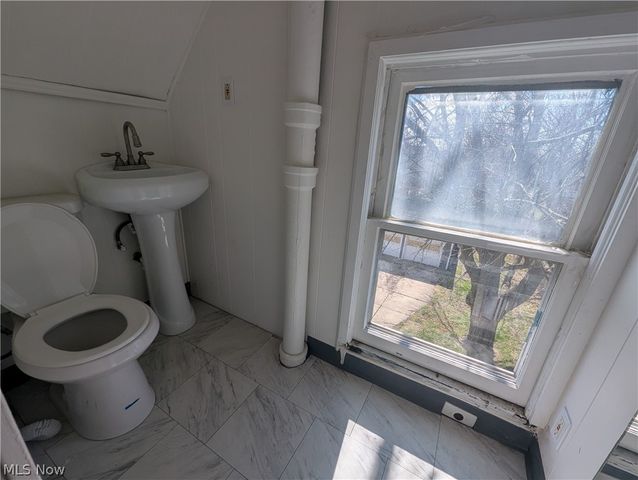 16010 Arcade Avenue, Cleveland, OH 44110