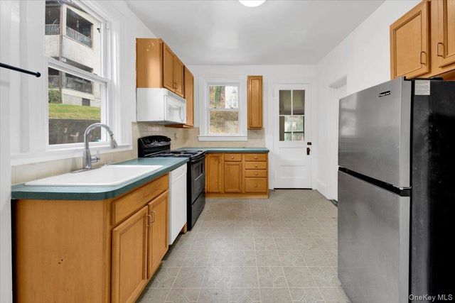 26 Cleveland Street, Valhalla, NY 10595
