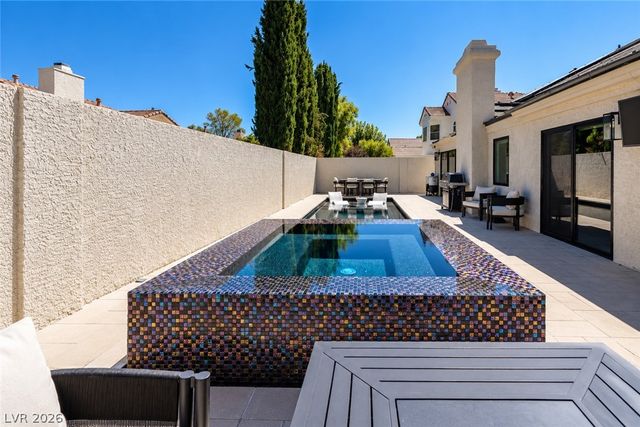 2824 Shannon River Drive, Las Vegas, NV 89117
