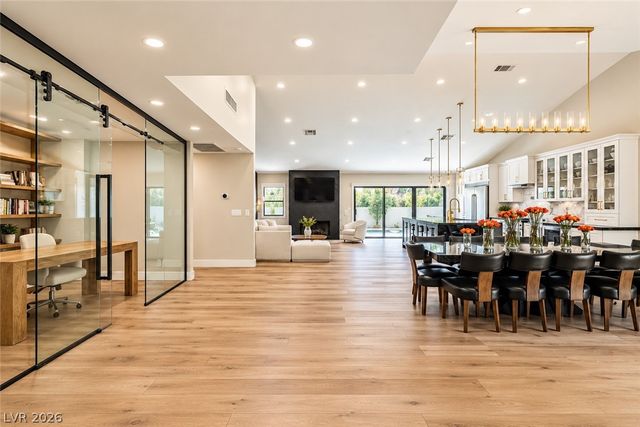 2824 Shannon River Drive, Las Vegas, NV 89117