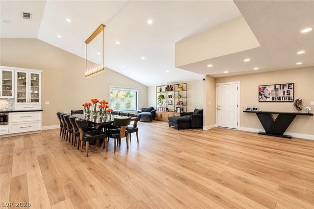 2824 Shannon River Drive, Las Vegas, NV 89117