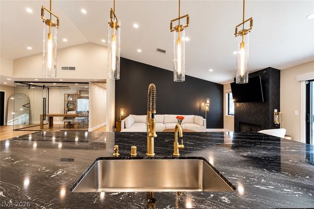 2824 Shannon River Drive, Las Vegas, NV 89117