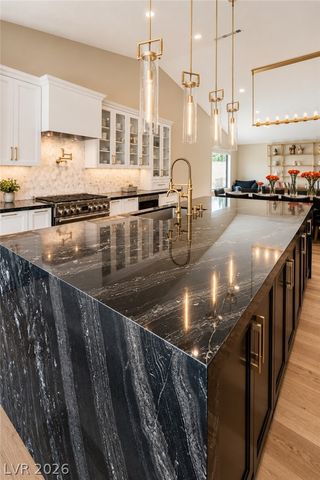 2824 Shannon River Drive, Las Vegas, NV 89117