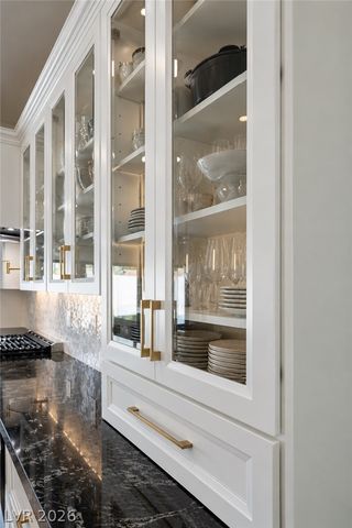 2824 Shannon River Drive, Las Vegas, NV 89117