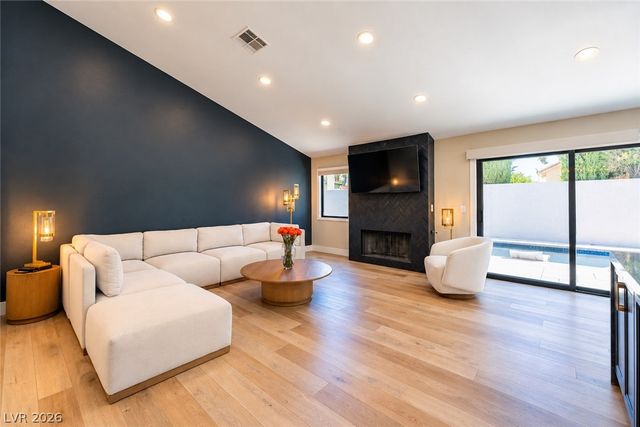2824 Shannon River Drive, Las Vegas, NV 89117