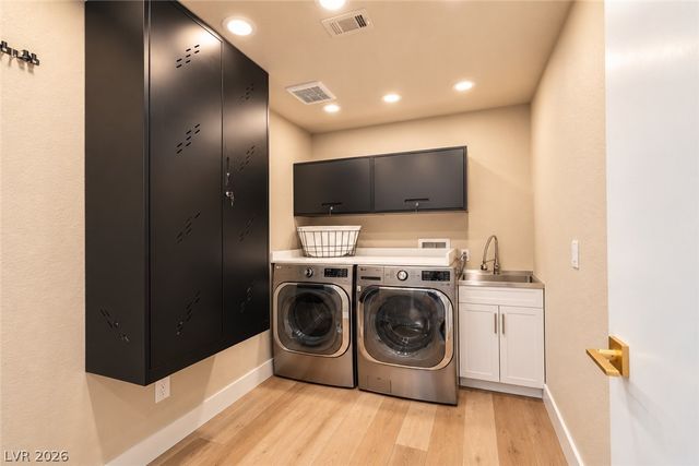 2824 Shannon River Drive, Las Vegas, NV 89117