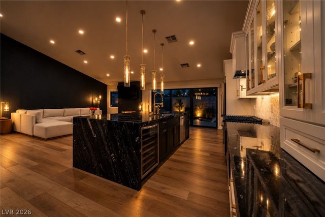 2824 Shannon River Drive, Las Vegas, NV 89117