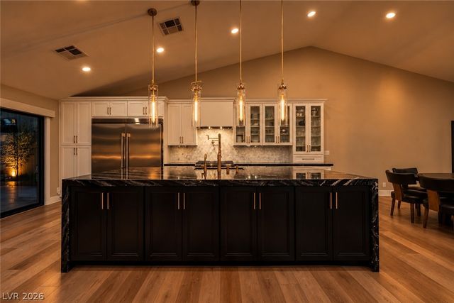 2824 Shannon River Drive, Las Vegas, NV 89117